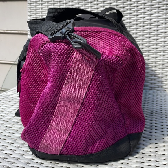 adidas Large Duffle/Gym Bag Black and Pink - Picture 3 of 13
